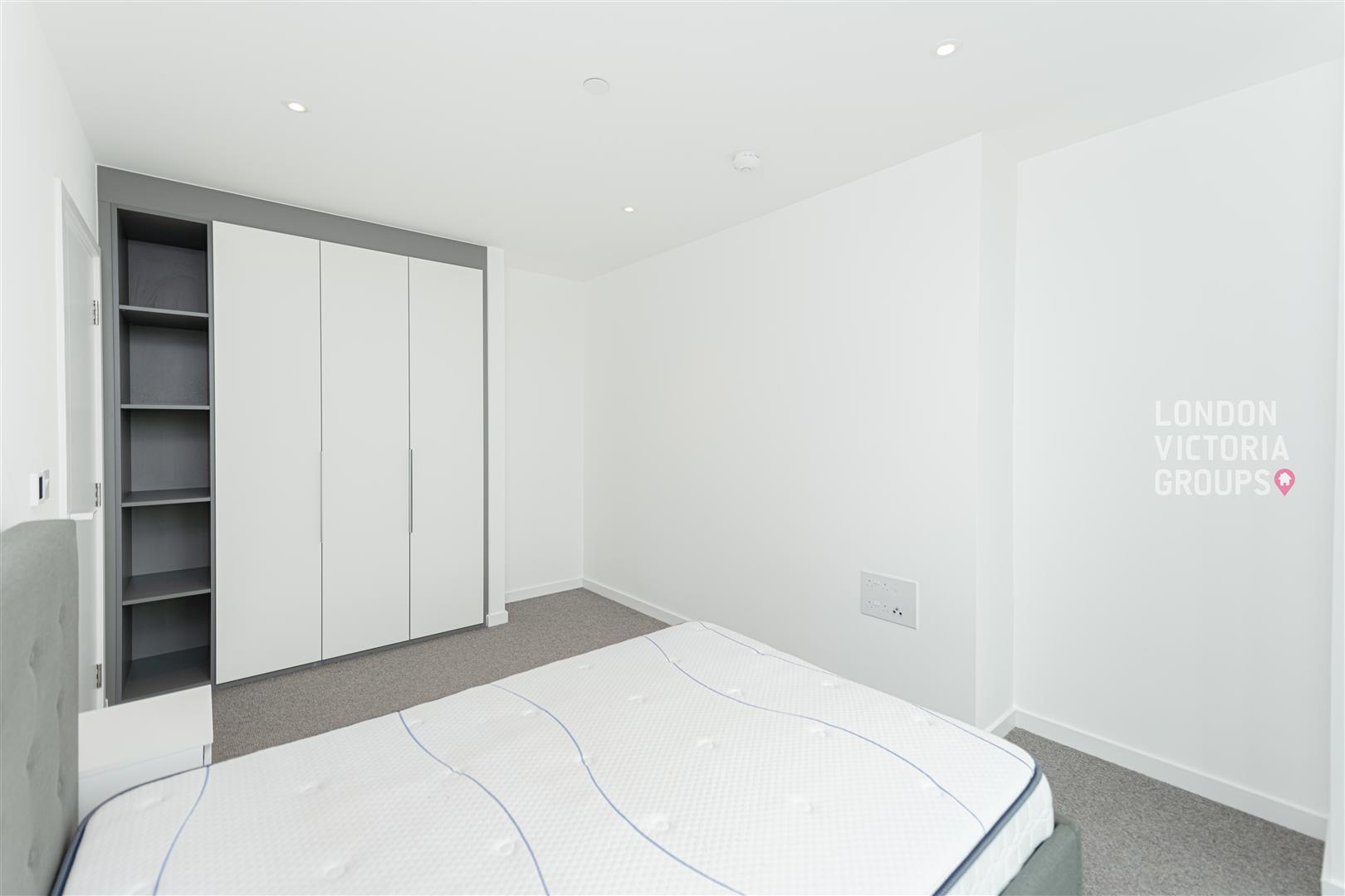 5 Tapestry Way, London